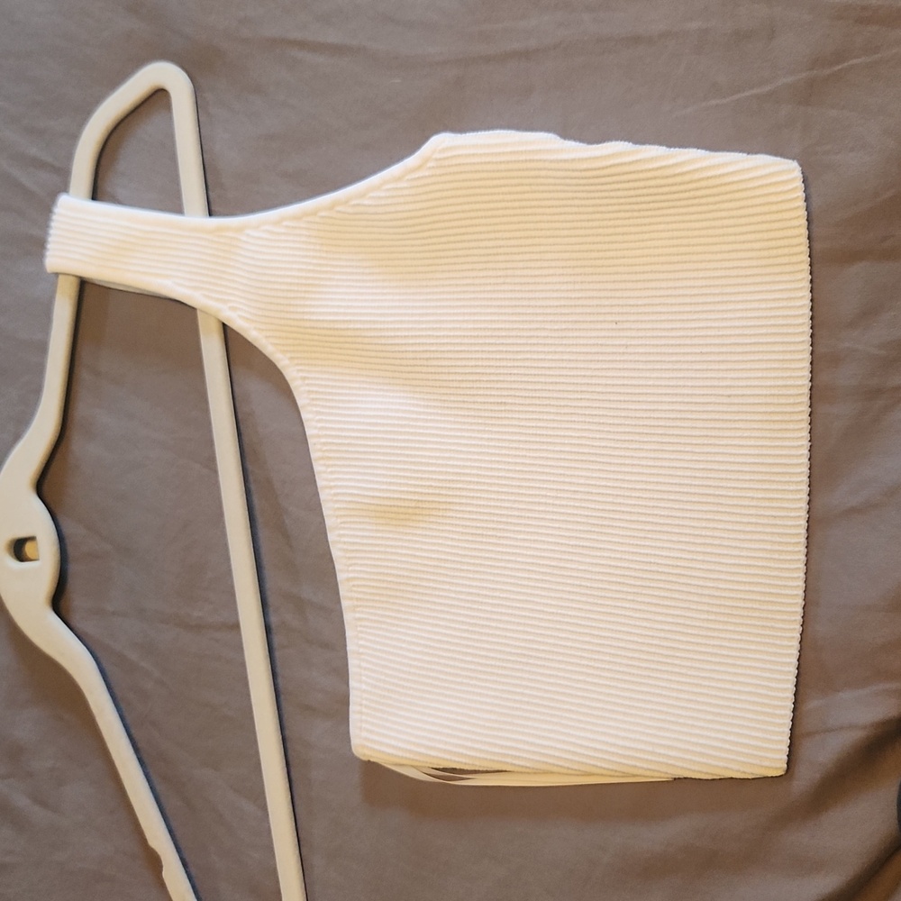 Adorable cropped 1 arm tank